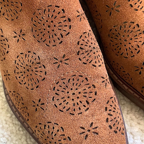 COACH Bowery tea-rose suede Chelsea bootie in Saddle - Picture 2 of 14